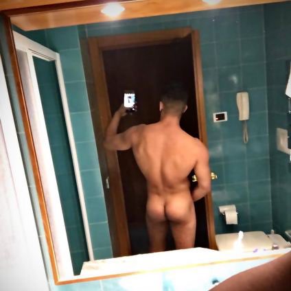 SamParis07's tweet photo. Si tu étais près de moi, tu serais déjà en moi..🤜🏼🍆💦👅🔥🐷
#sexygay #gaynaked #hot https://t.co/YOdpmAVpSG