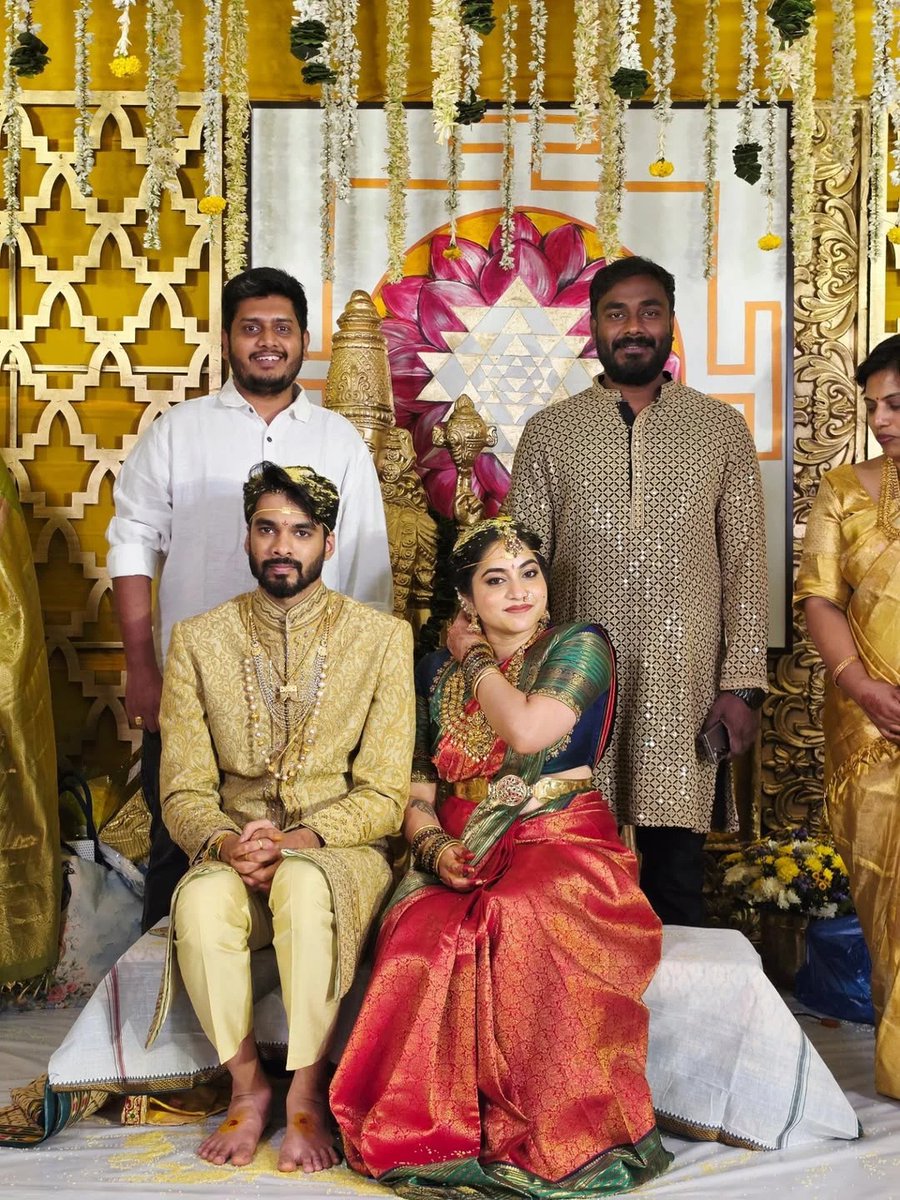 greatandhranews's tweet image. Bigg Boss beauty Punarnavi has married her boyfriend

#Punarnavi #BiggBoss