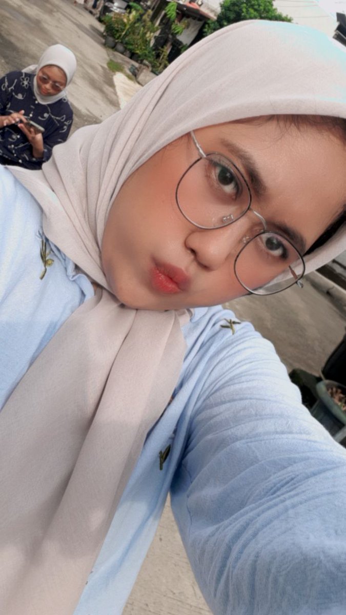 ️️MieL. tweet media