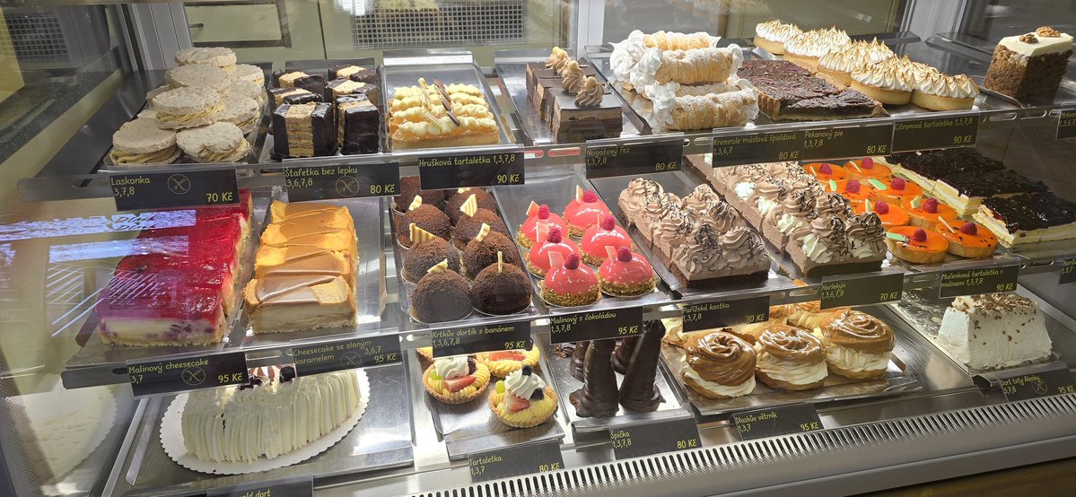 Cukrář Dlask tweet media