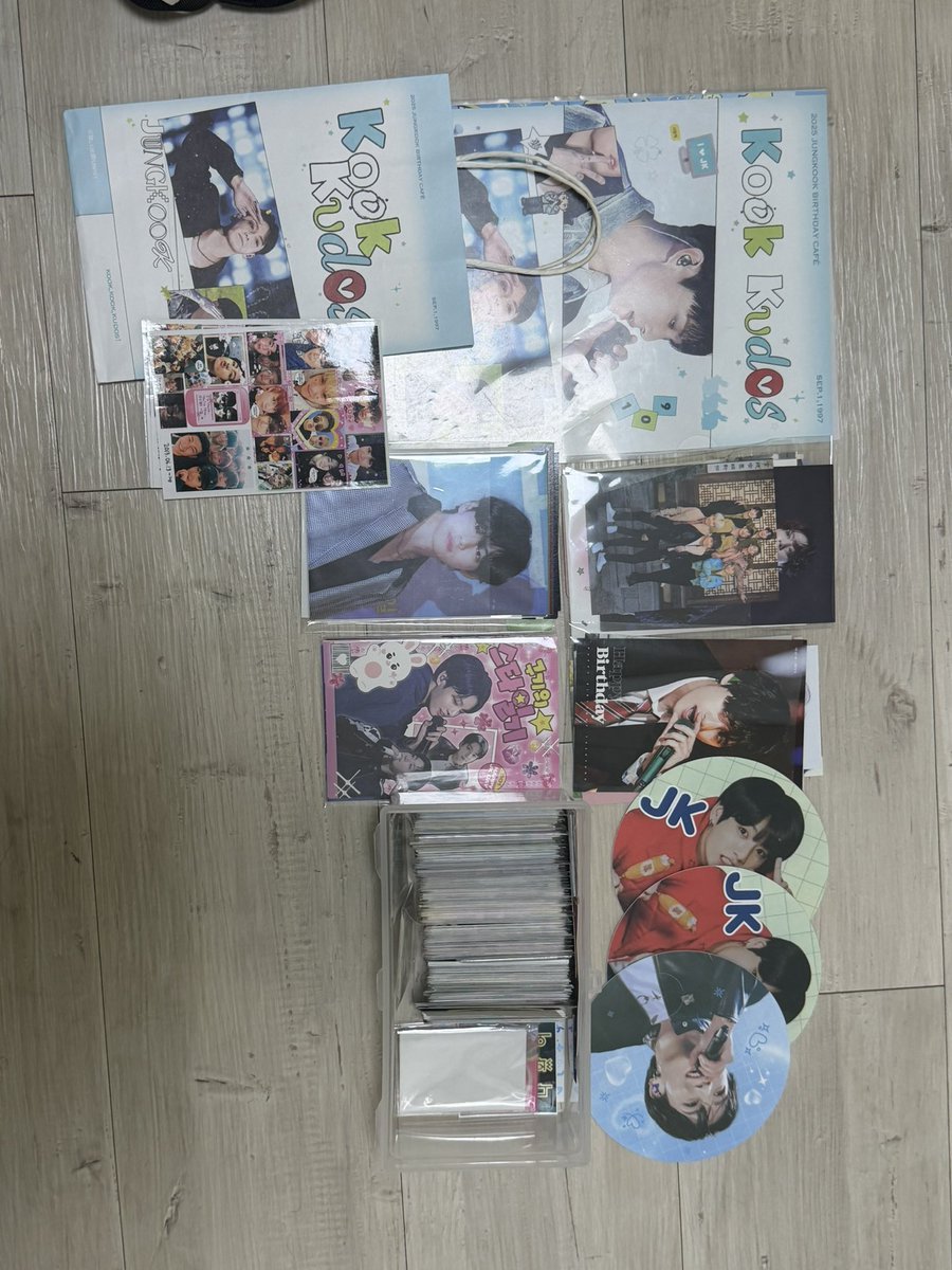 ilovutaee's tweet photo. 방탄소년단 비공굿 양도
bts official goods fanmade goods sell
✉️DM
All 3.0
방탄 남준 석진 윤기 호석 지민 태형 정국 앨범 콘서트굿즈 슬로건 피켓 아미밤 인형 wts bt21 rm jin suga jhope jimin v jungkook concert merch armyst hoodie 2015 memories dvd armybomb slogan figure chimmy https://t.co/swftCaWVEY