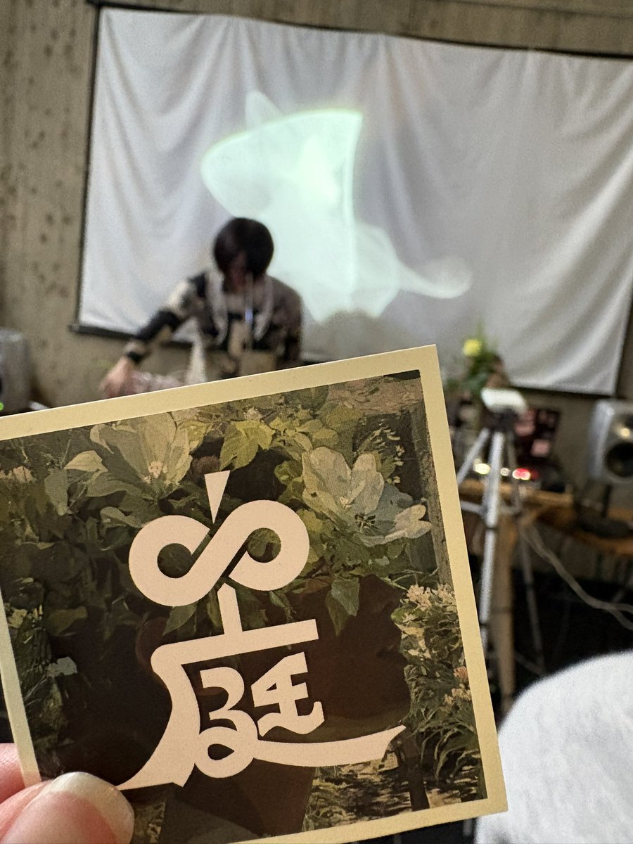 honogu_'s tweet photo. 実際に訪れるとクリエイターの個性つよつよの世界観のXR体験ができます！！
明日3月22日もやっているらしいのでお時間のある方はぜひ！！！
並行世界の定期券とかオリジナルARプリクラとか作れました！

#中庭
@nakaniwa28 https://t.co/toVw7jOrIU