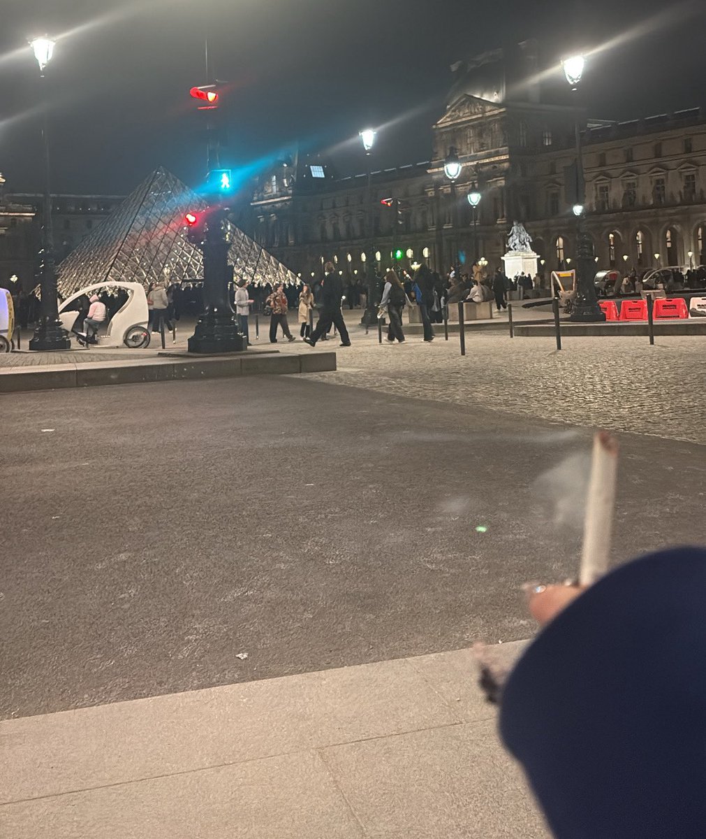 初号機 tweet media