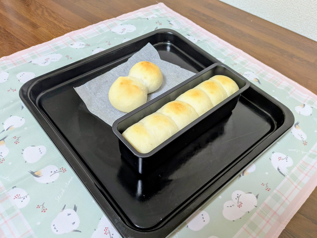 dooooomo0's tweet photo. ちぎりパン
テキトーに作ったカスタードクリームとジャムを食べるために焼きました
柔らかくてふわふわ
美味しいです

#おうちカフェ
#パン作り
#手作りパン 
#ちぎりパン https://t.co/jCc8WrEKff