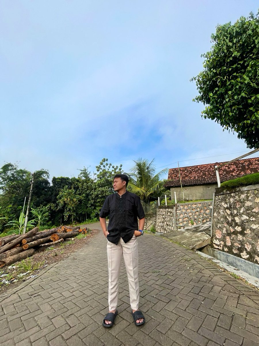 cuddlehunter96's tweet photo. Selamat Ketipang Ketipung.
Selamat Hari Raya. https://t.co/TxXA3WWv1z