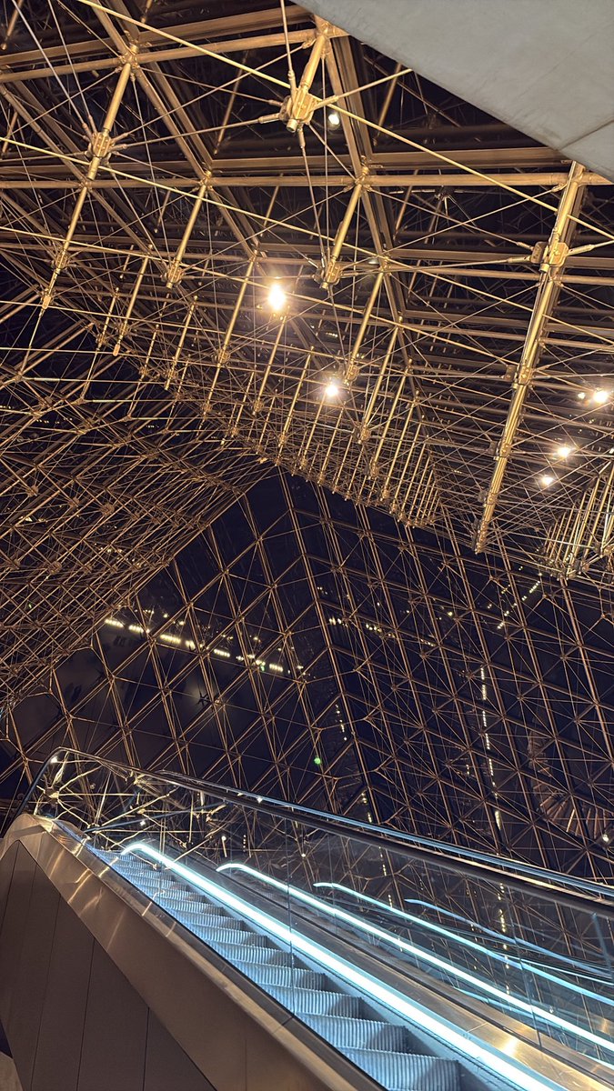 初号機 tweet media