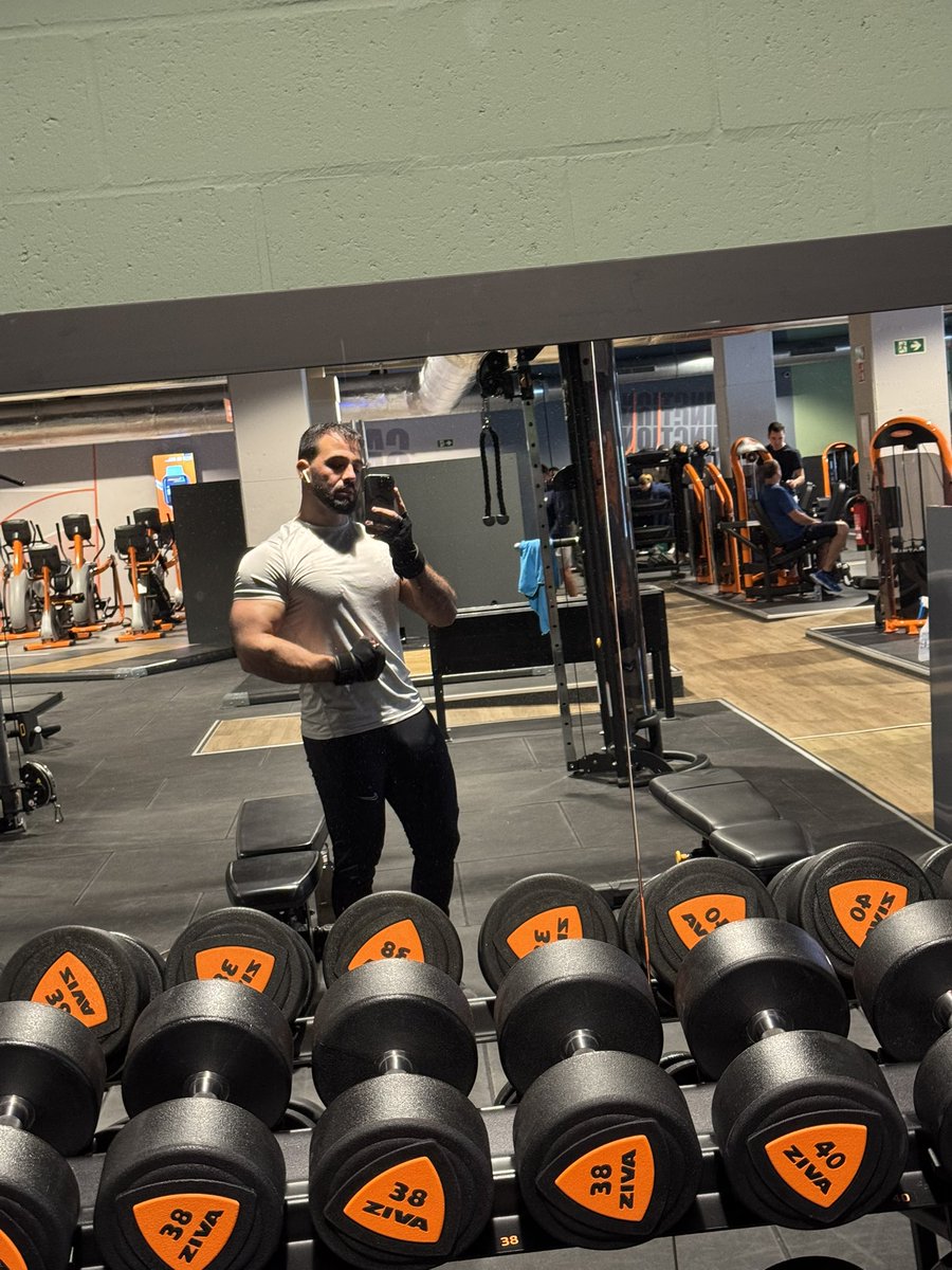 ZSalozai's tweet photo. Stay be strong 💪🤫 https://t.co/KI7WNJzajE