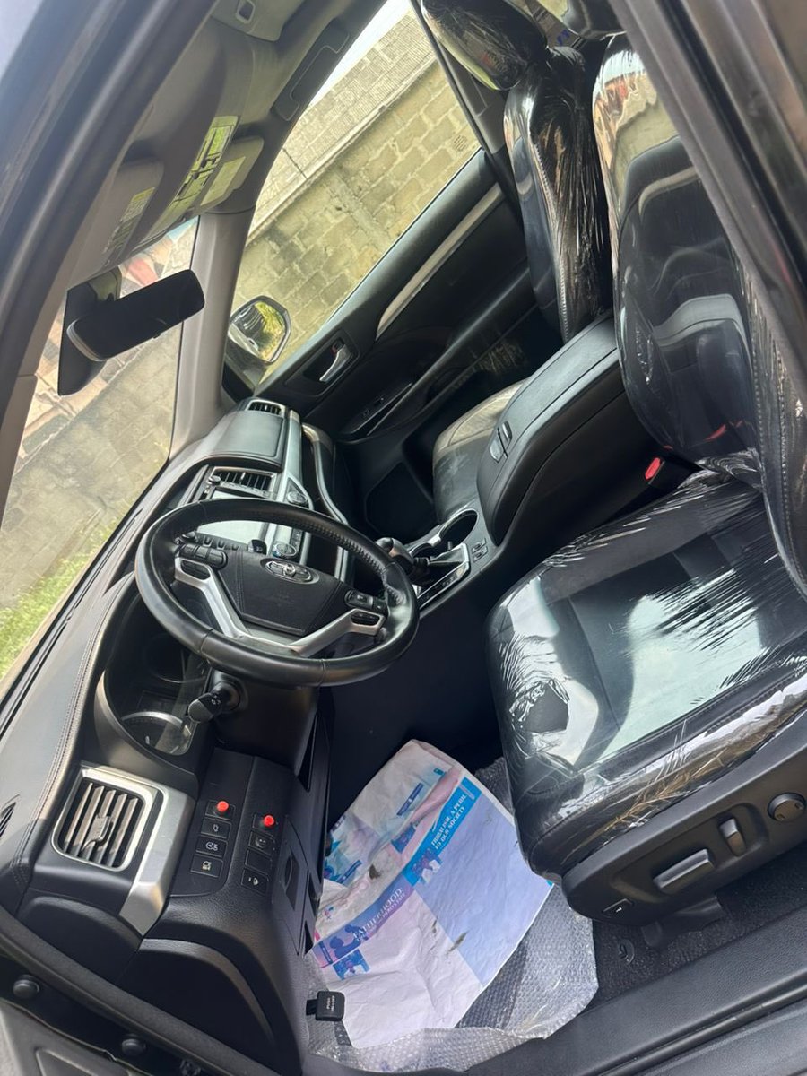aakinfalola's tweet photo. Foreign Used 2018 Toyota Highlander XLE.
March 2026 Entry.
360 degrees panoramic camera,
Panoramic moonroof,
Interior ambient lighting.
Parking assist sensor,
Blind spot monitoring sensor,
Active lane keeping system,
Engine auto stop/start system.
Side steps.
Price: #33M https://t.co/k26UuLqqm3