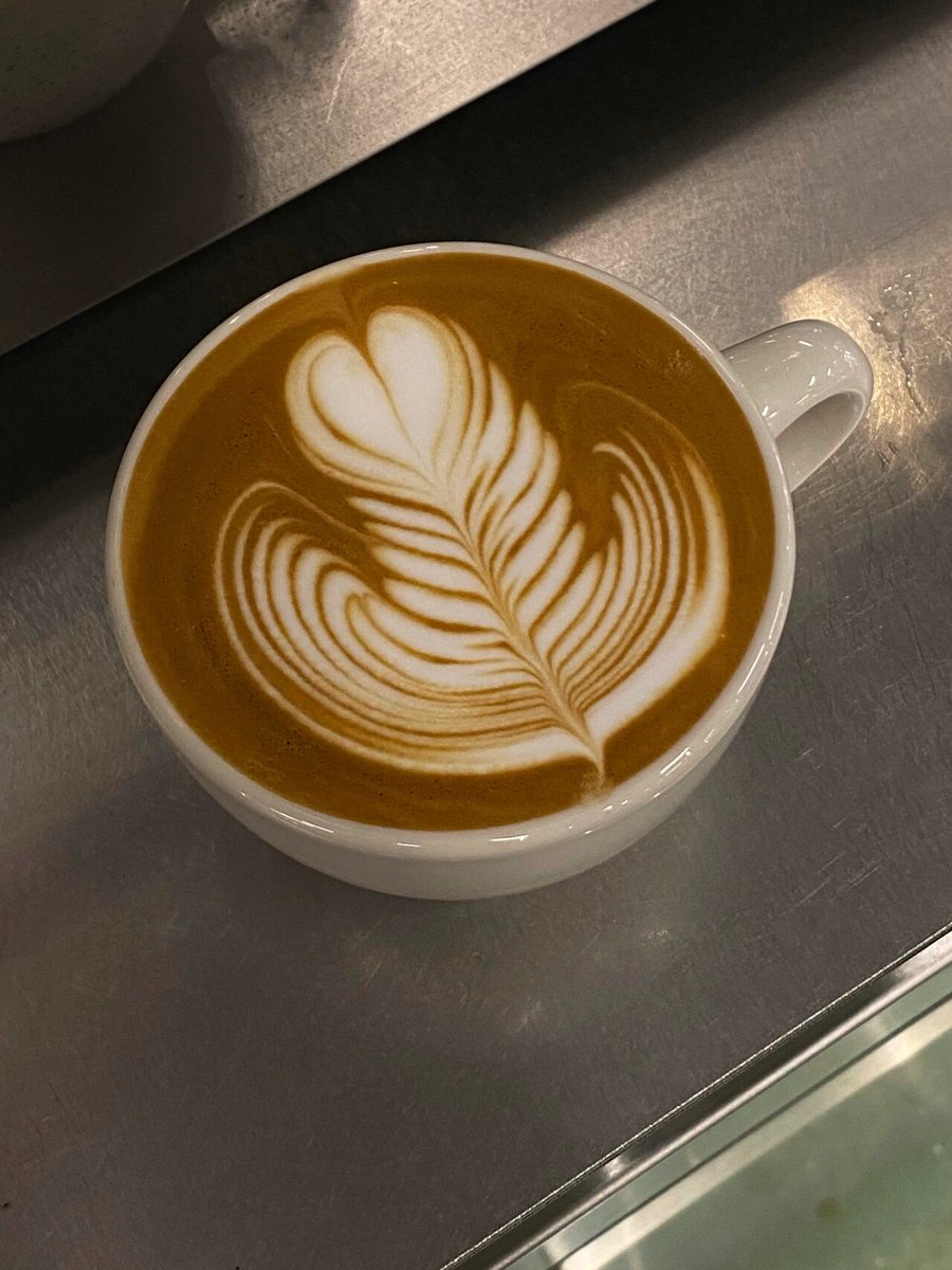 I LOVE ARIANA tweet media