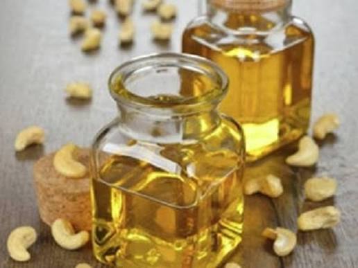 xzavier_rolling's tweet image. "Oil showdown!  Which one reigns supreme? 🌟 Olive oil, Avocado oil, Groundnut oil, or Cashew oil? Share your fave and tell me why! 👇 #OilLots #HealthyFats"