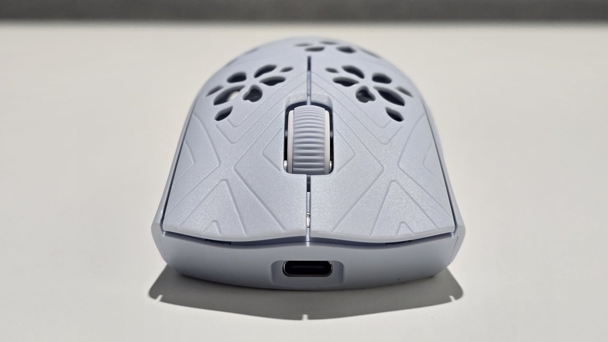 しじま アオ tweet media