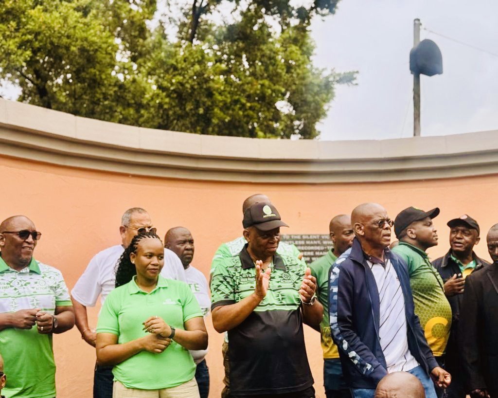 Funzi_Ngobeni's tweet image. In Sharpeville this morning.

Not just to remember, but to stand in the same place where history changed and remind ourselves that the work is not finished. #HumanRightsDay #humanrightsmonth 🇿🇦💚
