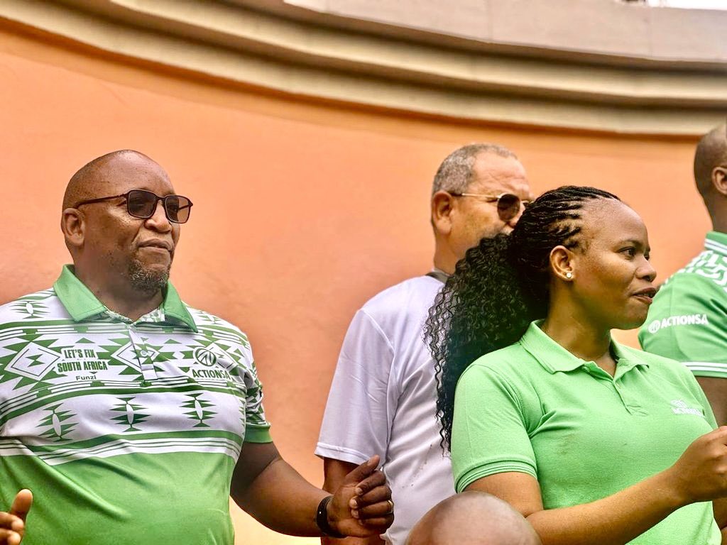 Funzi_Ngobeni's tweet image. In Sharpeville this morning.

Not just to remember, but to stand in the same place where history changed and remind ourselves that the work is not finished. #HumanRightsDay #humanrightsmonth 🇿🇦💚