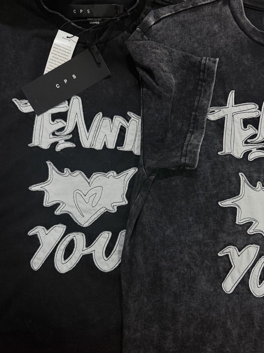 แอบสงสัยยว่าารอบพรีผ้าคนละอย่างจากรอบแรกมั้ยย แล้วสีรอบแรกมีความเฟดค่อนข้างเยอะ แต่มปรเหมือนได้ดีไซน์ใหม่555665555  #CPSxTEN