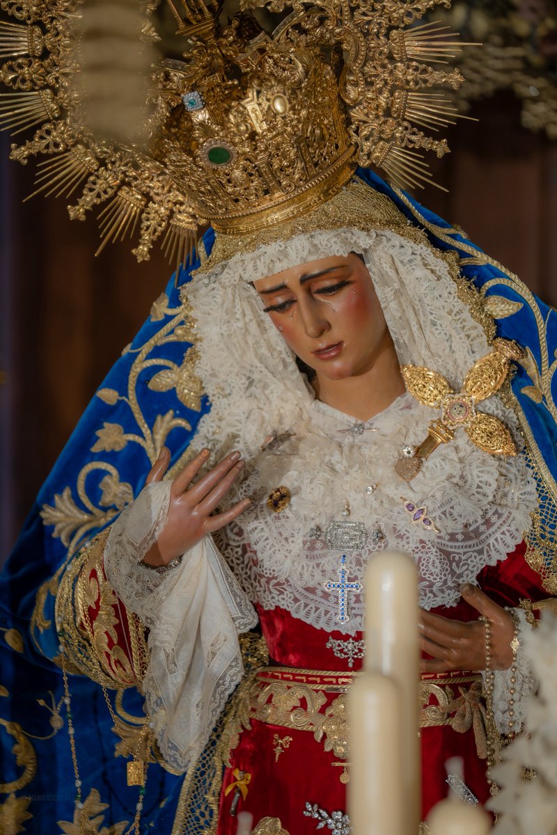 La joya ya está a su joyero.

Empieza a girar el mundo.