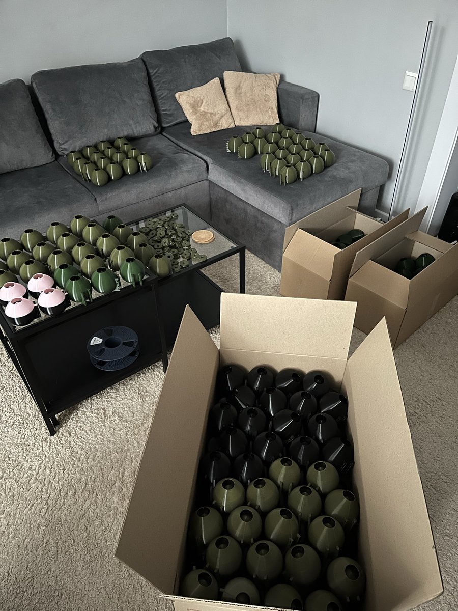dblacksmith26's tweet photo. 🥥💥Друк «кокосів» 24/7. Намагаюсь якомога швидше пакувати та відправляти, але кожного дня ось така картина у квартирі https://t.co/asTXZN55KU