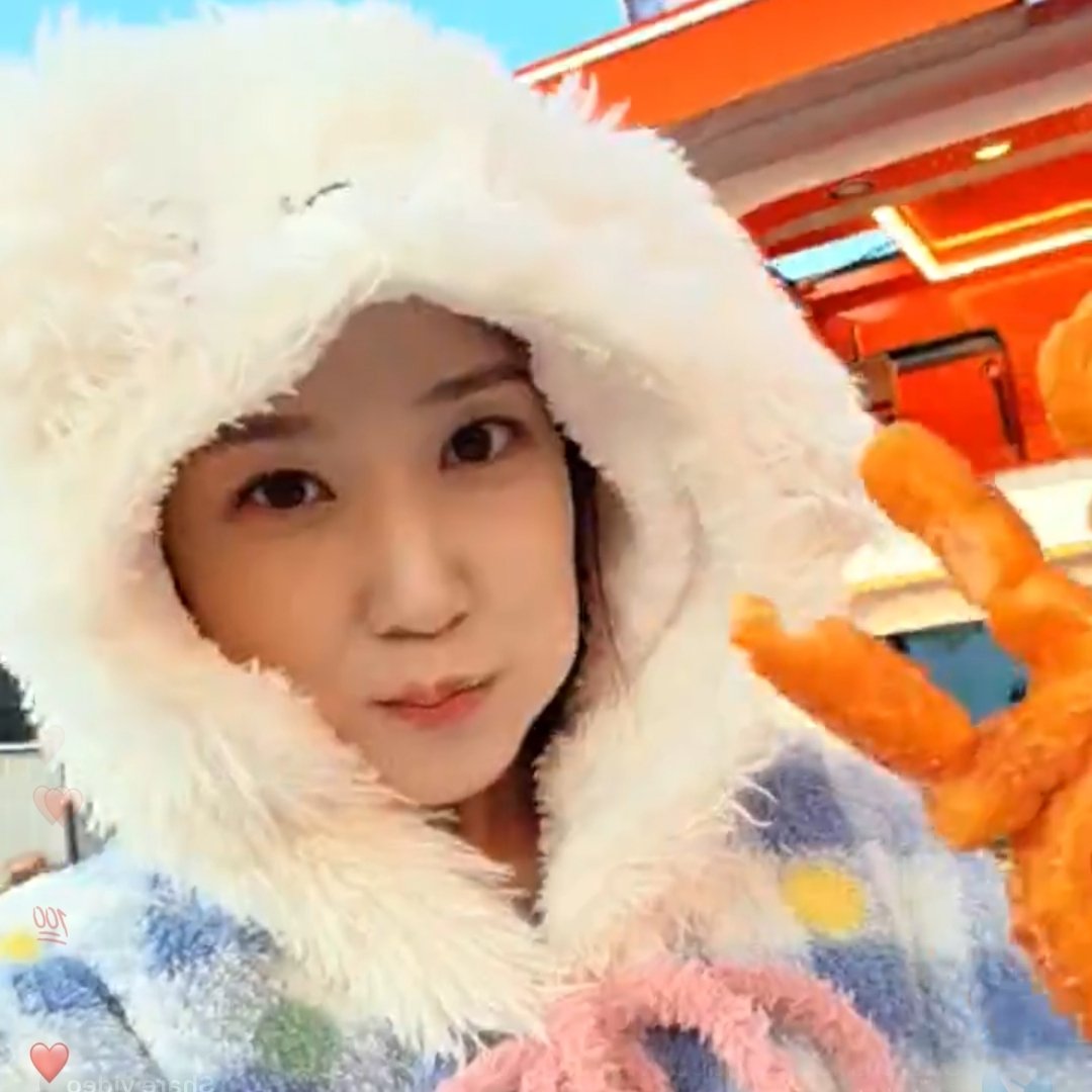 OUR YEORI JUST DID A QUICK LIVE 💗🤏🏻😁

 #PARKEUNBIN | #박은빈 
#ChillingRomance