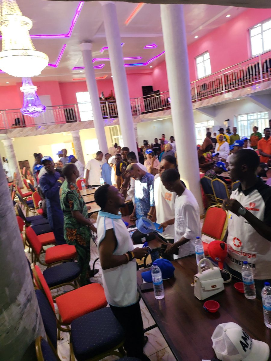 ALÁDÉNÍYÌ tweet media