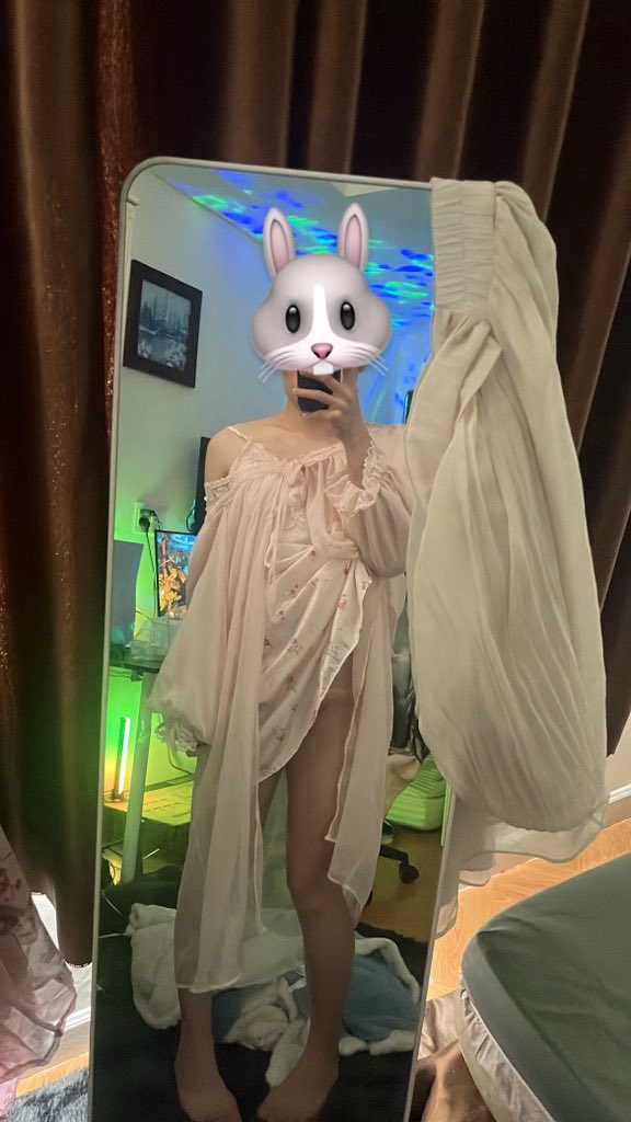 MeowTwoZzz's tweet photo. Saturday 🐰

#丝袜 #隔丝 #母狗 #肉便器 #反差 #pantyhose https://t.co/jG9Be6QJQ1