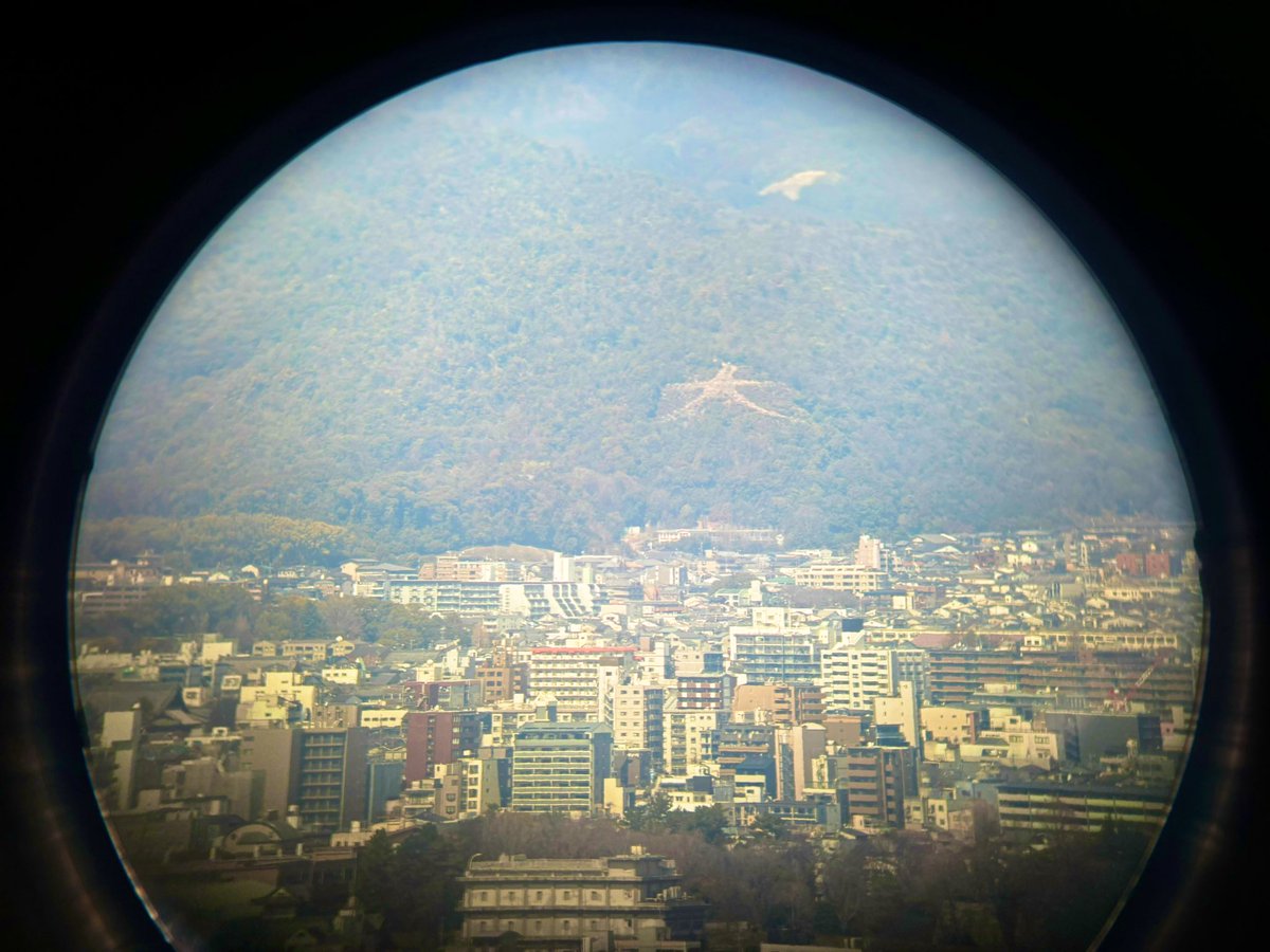 しろくろ tweet media