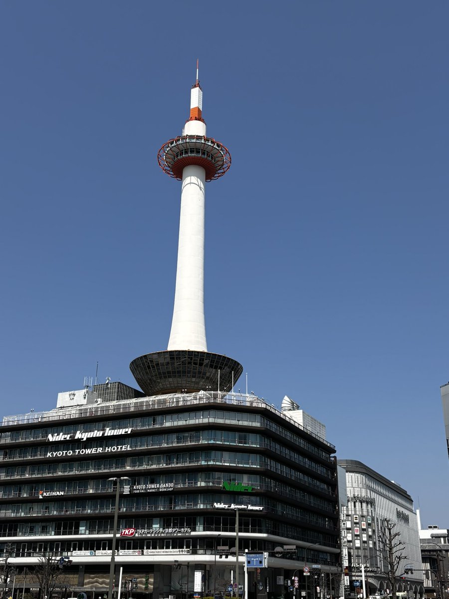 しろくろ tweet media