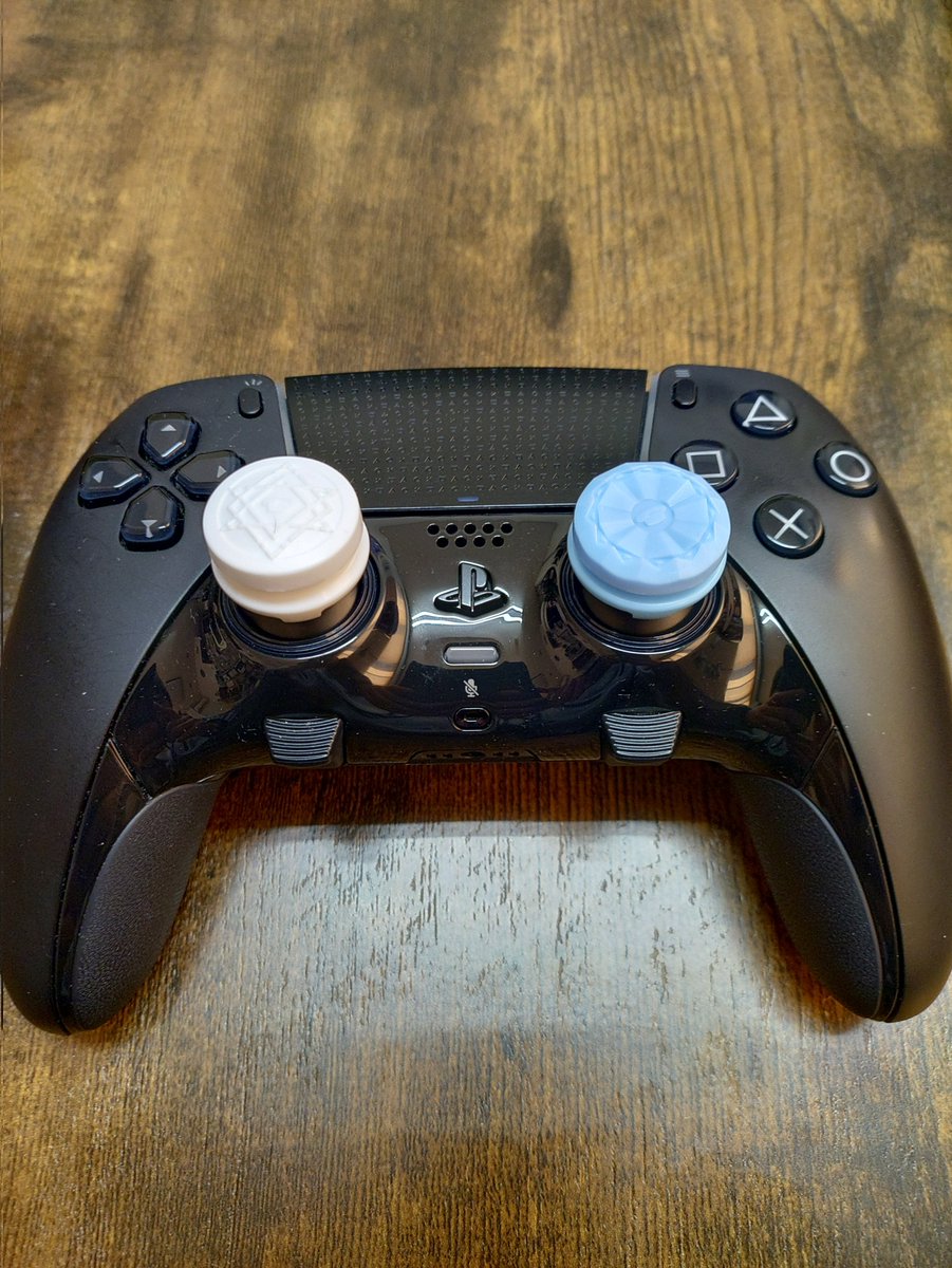 ともぴこ tweet media