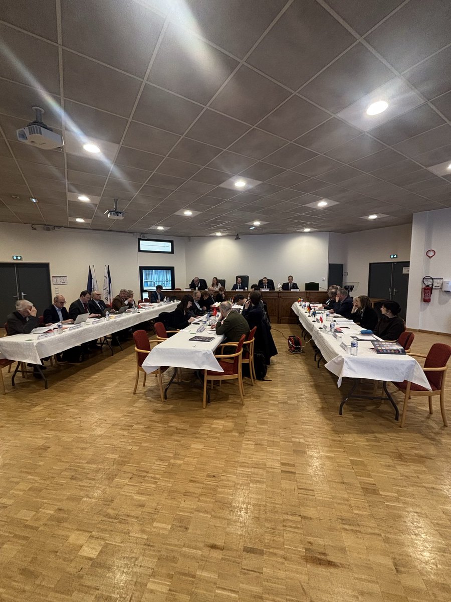 JPhDerosier's tweet photo. Après une première journée très dense, consacrée à l’identification et aux pouvoirs, place à l’ultime demi-journée du 11e #ForInCIP qui aborde les enjeux (risques et limites) des « Transitions gouvernementales » https://t.co/Qxlq9hU2Bl