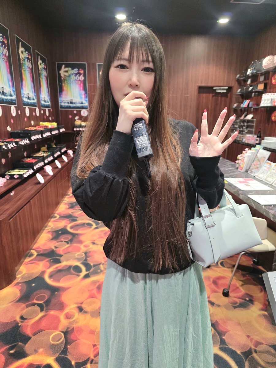 kinoppi0304's tweet image. 4連戦3日目🔥🔥🔥
今日も #yuuki✨️ちゃんに会いに #キング666セノパーク津店 さんへ🚗 ꕀෆ¨

朝からフォロワーさんと3人でカバネリ並び打ち😆
少し離れたところでゆーちゃんもフォロワーさんとカバネリ並び打ち☺️✨