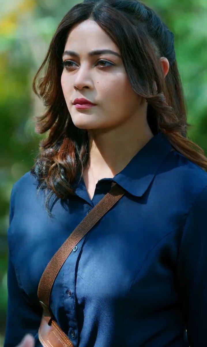 “Yes Sir” Bijli casually scaring off her seedha saadha boss with her soldier-ish charisma 

#Kaveripriyam #Jaysoni