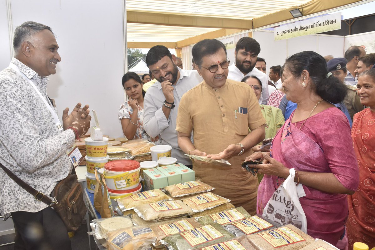 collectorjunag's tweet photo. જૂનાગઢ ખાતે આજરોજ કૃષિ વિભાગ દ્વારા આયોજિત ‘મિલેટ મહોત્સવ’ અને ‘પ્રાકૃતિક ફાર્મર માર્કેટ - 2026’ કાર્યક્રમ માન.મંત્રીશ્રી પ્રદ્યુમન વાજા સાહેબના અધ્યક્ષ સ્થાને યોજાયો.

@CMOGuj @sanghaviharsh @drpradyumanvaja @ikaushikvekaria @revenuegujarat @InfoGujarat https://t.co/r2kQCaShXZ