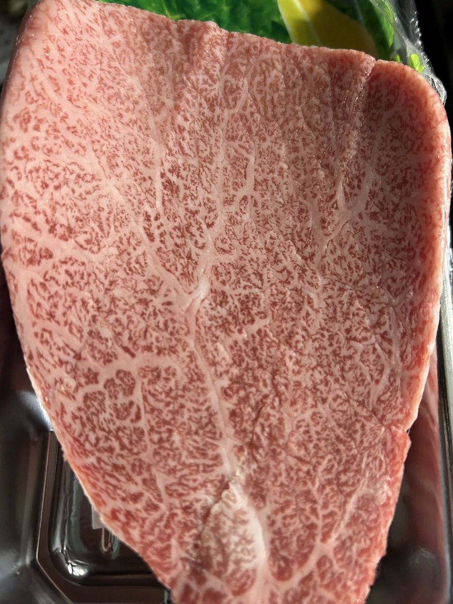 朝ココス行ってみた！普通かな笑

いつも行くお肉屋さん、たまにえぐい安くなるんよね！
お肉めっちゃ綺麗やない？(◍¯﹃¯◍)