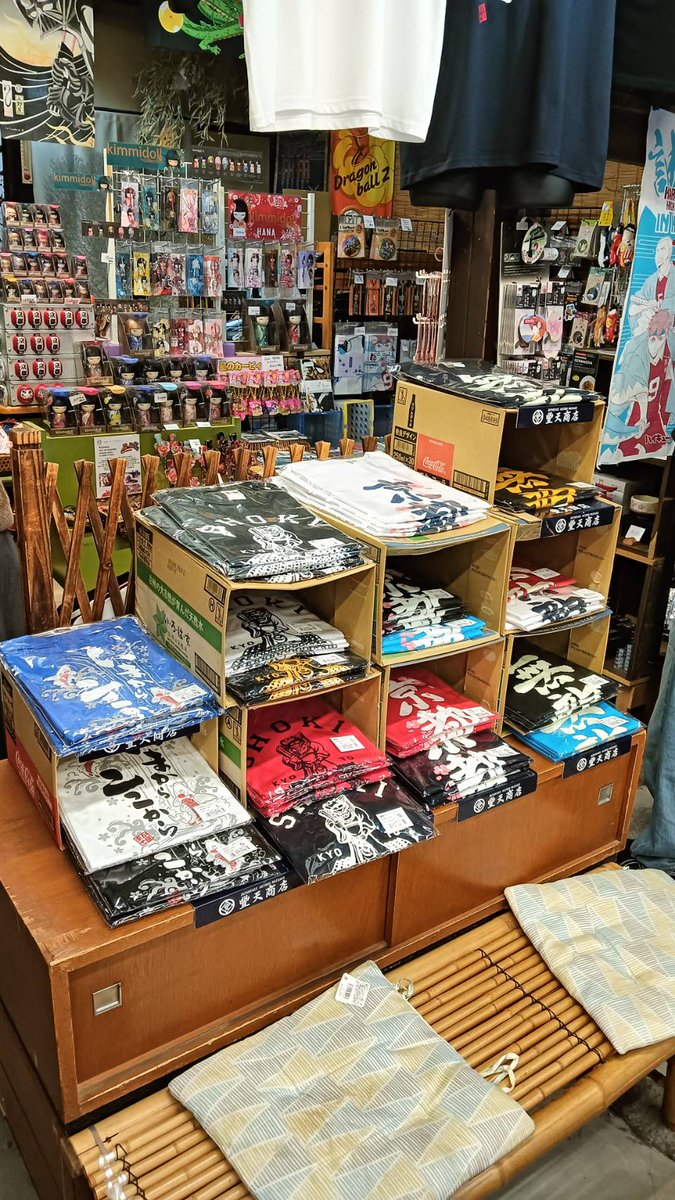まいど！クルーズカンパニー営業部です！
本日は豊天商店の京都Tシャツ特集！

清水寺周辺にあるお土産屋「まかそ屋」さんでは、豊天商店の京都デザインTシャツを多数取り扱い中！

清水寺の人気デザインはもちろん、ここでしか手に入らない“まかそ屋限定Tシャツ”も展開中👀