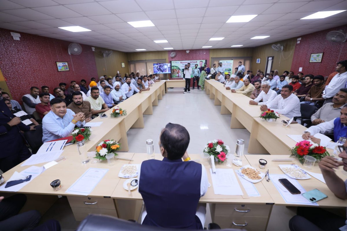 officeofNJ's tweet photo. आज कुरुक्षेत्र कृषि कार्यालय में @NJ_Foundation_ के साथ मिलकर आयोजित नवीन अवसर - स्वस्थ पशुधन कार्यक्रम का माननीय सांसद श्री @MPNaveenJindal जी ने शुभारंभ किया।

इस अवसर पर पशुपालकों को उन्नत तकनीक की किट से गर्भ जांच करने का प्रशिक्षण तथा पशुधन संबंधी उपयोगी जानकारी प्रदान की गई।

स्वस्थ पशुधन, सशक्त पशुपालक और समृद्ध किसान की दिशा में यह एक महत्वपूर्ण पहल है।