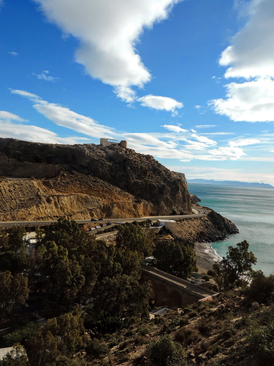 Senderosalmeria's tweet photo. Desde el camino viejo de Aguadulce tenemos esta vista de la cala de Garrofa, encajada en los acantilados del Cañarete, y cruzada por un antiguo puente. Arriba se distingue la torre de la Garrofa, que durante siglos vigiló este tramo de costa de Almería. https://t.co/b6Et3NsVam