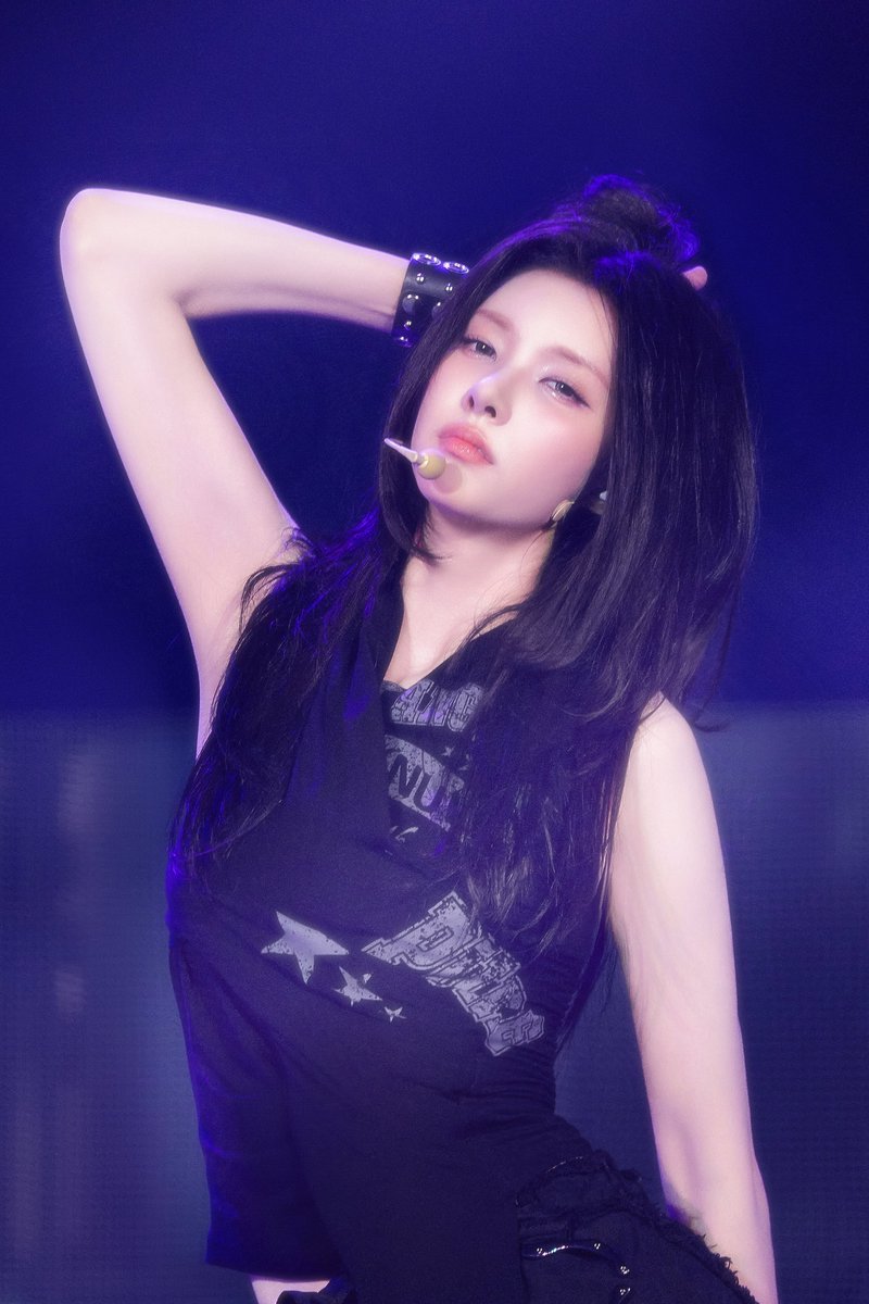 ILLIT official tweet media