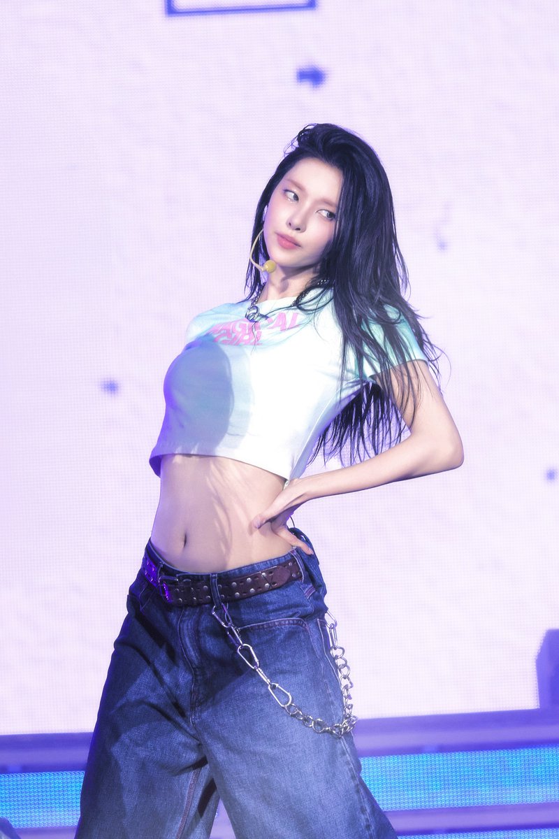 ILLIT official tweet media