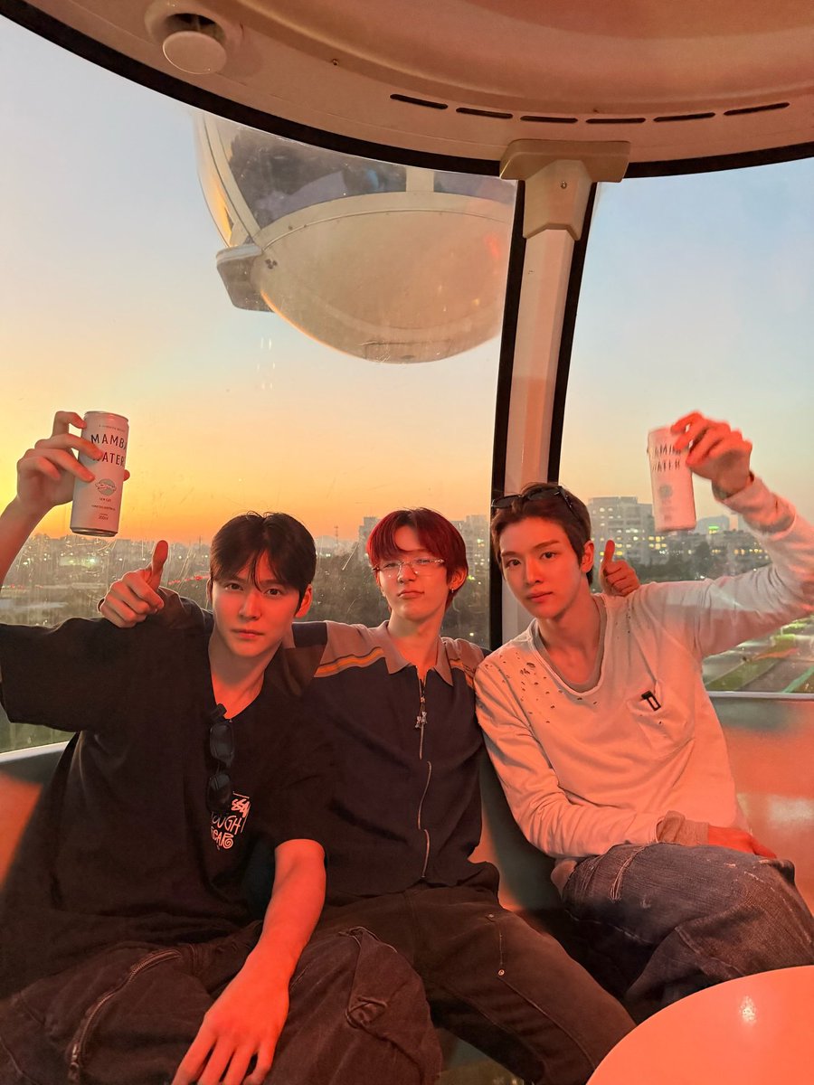 𝙟𝙚𝙩 tweet media