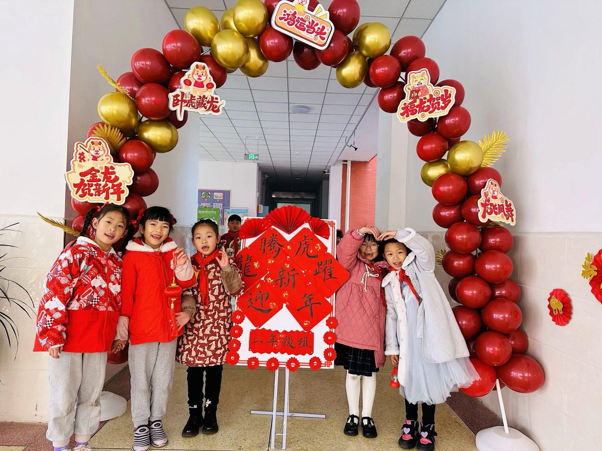 Shubhampanda3's tweet photo. 周末陪娃解锁「纸箱城堡大冒险」！剪剪贴贴+角色扮演，疯玩2小时没看手机，娃笑到眯眼，我捡回童年～你家最近最治愈的亲子时刻是啥？ https://t.co/x7MwXG2wsG