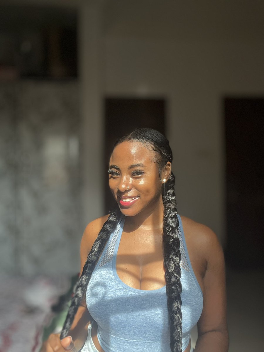 YemisiKolaa's tweet photo. The sun kissed me 🫠 https://t.co/RnuuMH4ra6