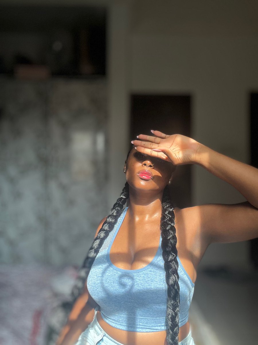 YemisiKolaa's tweet photo. The sun kissed me 🫠 https://t.co/RnuuMH4ra6
