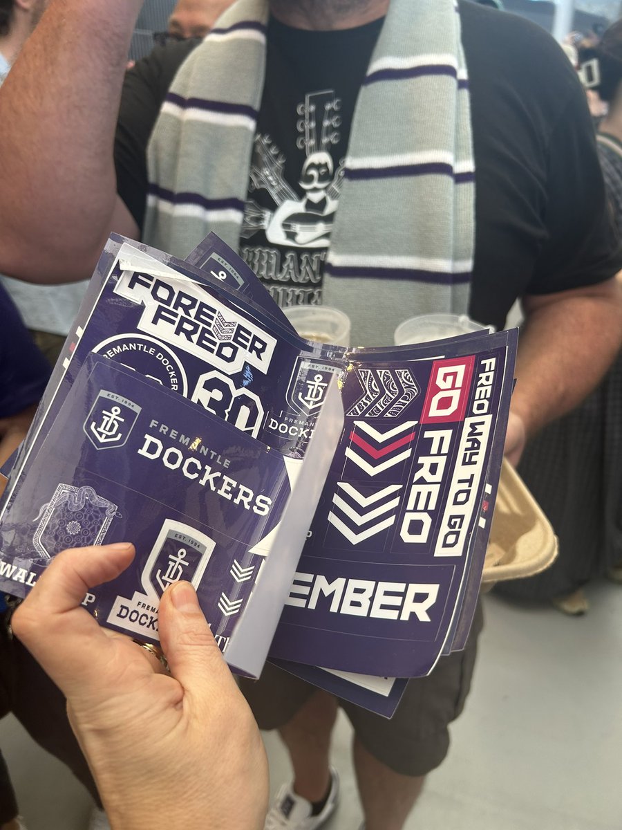 Freopics_ tweet media