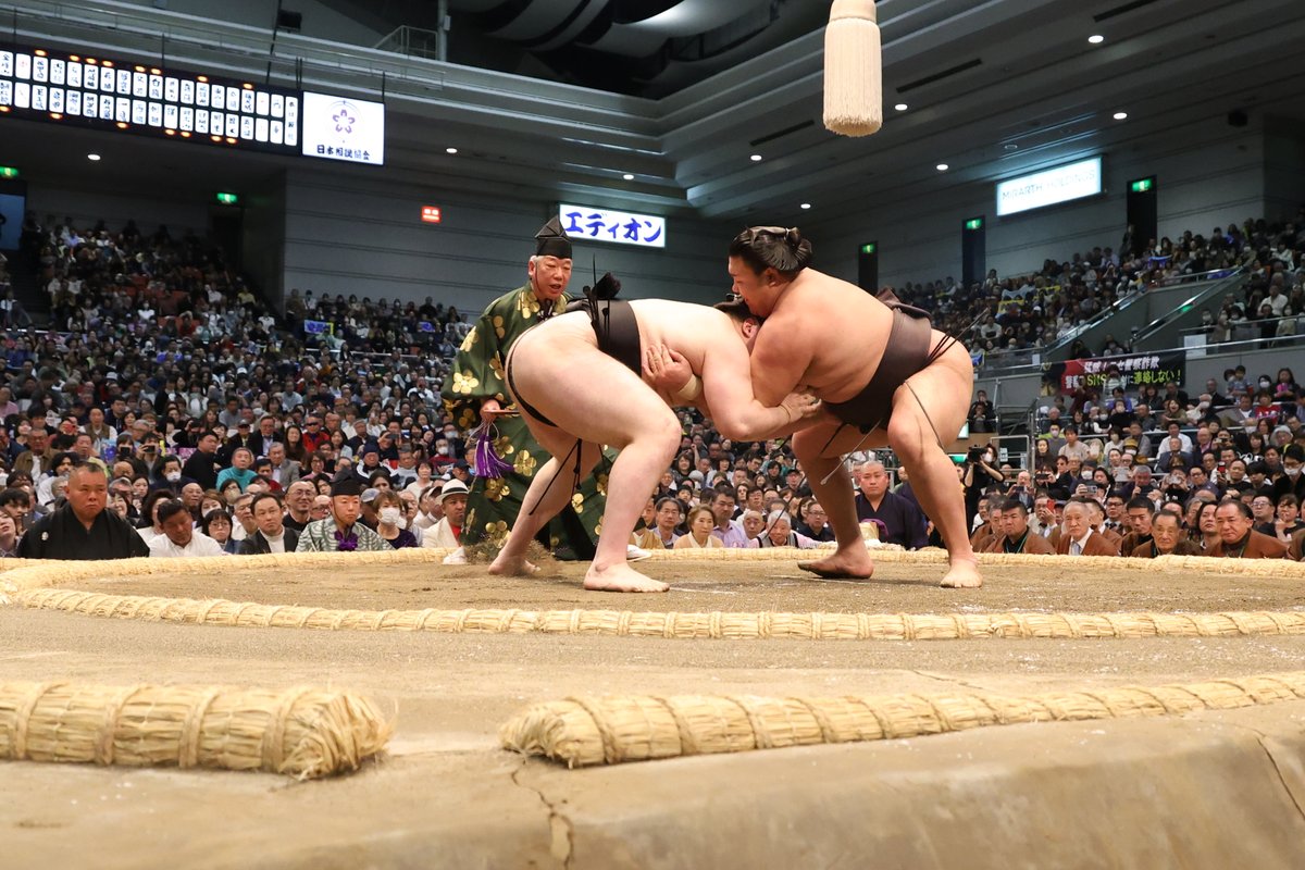 sumokyokai's tweet photo. ＜十四日目の様子＞
幕内優勝が決まりました。
幕内取組
安青錦（7勝7敗） 下手投げ 霧島（12勝2敗）

優勝は霧島(東関脇)音羽山部屋です。
#sumo #相撲 #三月場所 https://t.co/AZc77vDjb8