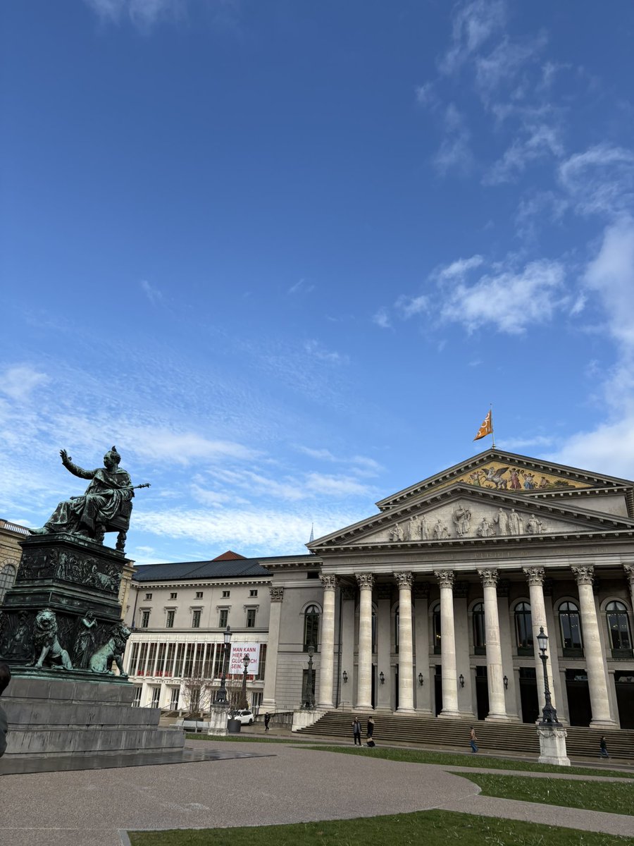 初号機 tweet media