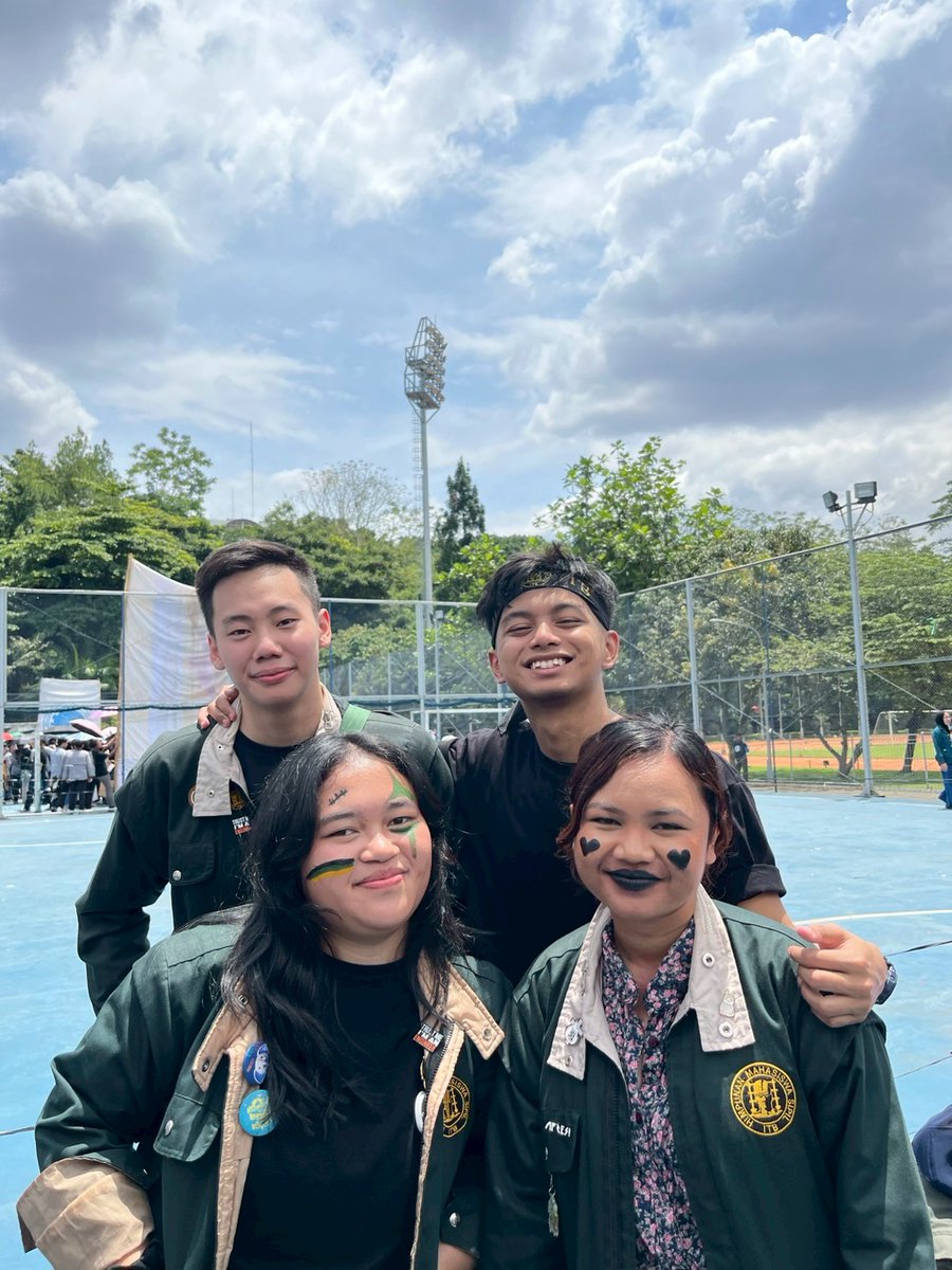 destarrrr✨ tweet media