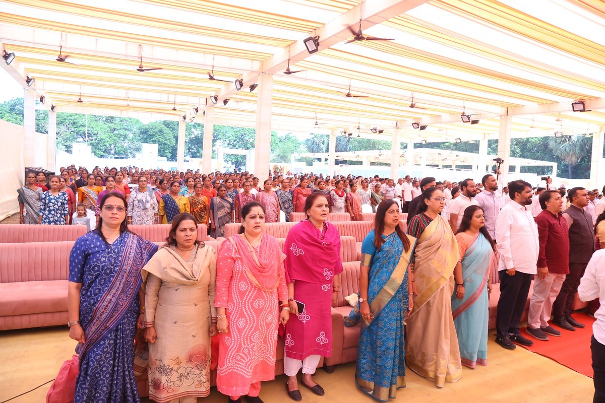 imukeshdalal's tweet photo. ચાલો, આપણે સૌ મળીને ‘શ્રી અન્ન’ને આપણી જીવનશૈલીમાં સ્થાન આપી સ્વસ્થ રાષ્ટ્ર નિર્માણમાં સહભાગી બનીએ.
#ShreeAnna #MilletsMission #HealthyIndia #VocalForLocal #FarmersFirst #NutritionForAll
#MP24SuratLoksabha
#Mukeshdalal4u https://t.co/iLyVyFqFml