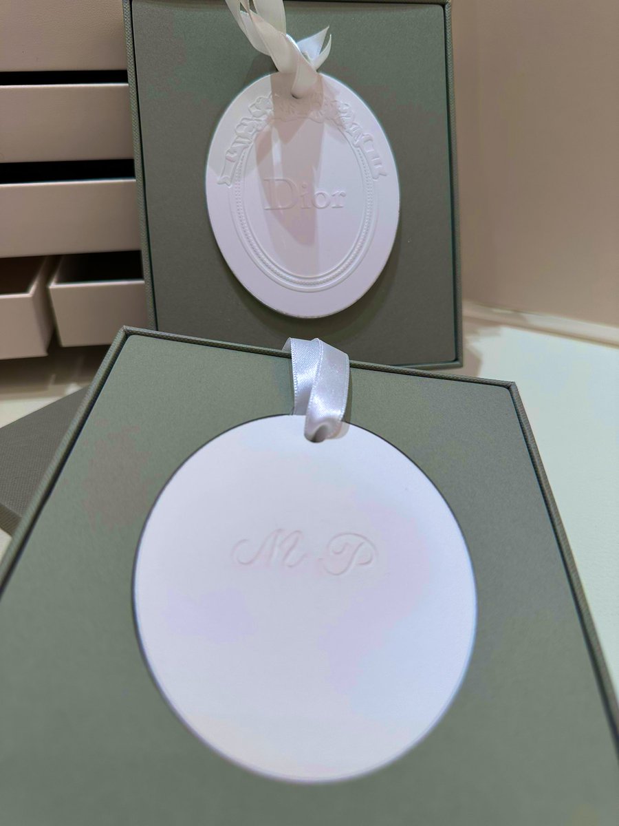 Support  <a href="/milephakphum/">mile phakphum</a> 
Support <a href="/Dior/">Dior</a> 

P4.This  #Dior diffuser stone is a gift for #Milephakphum 

Cute 🍀🐞bag 💚