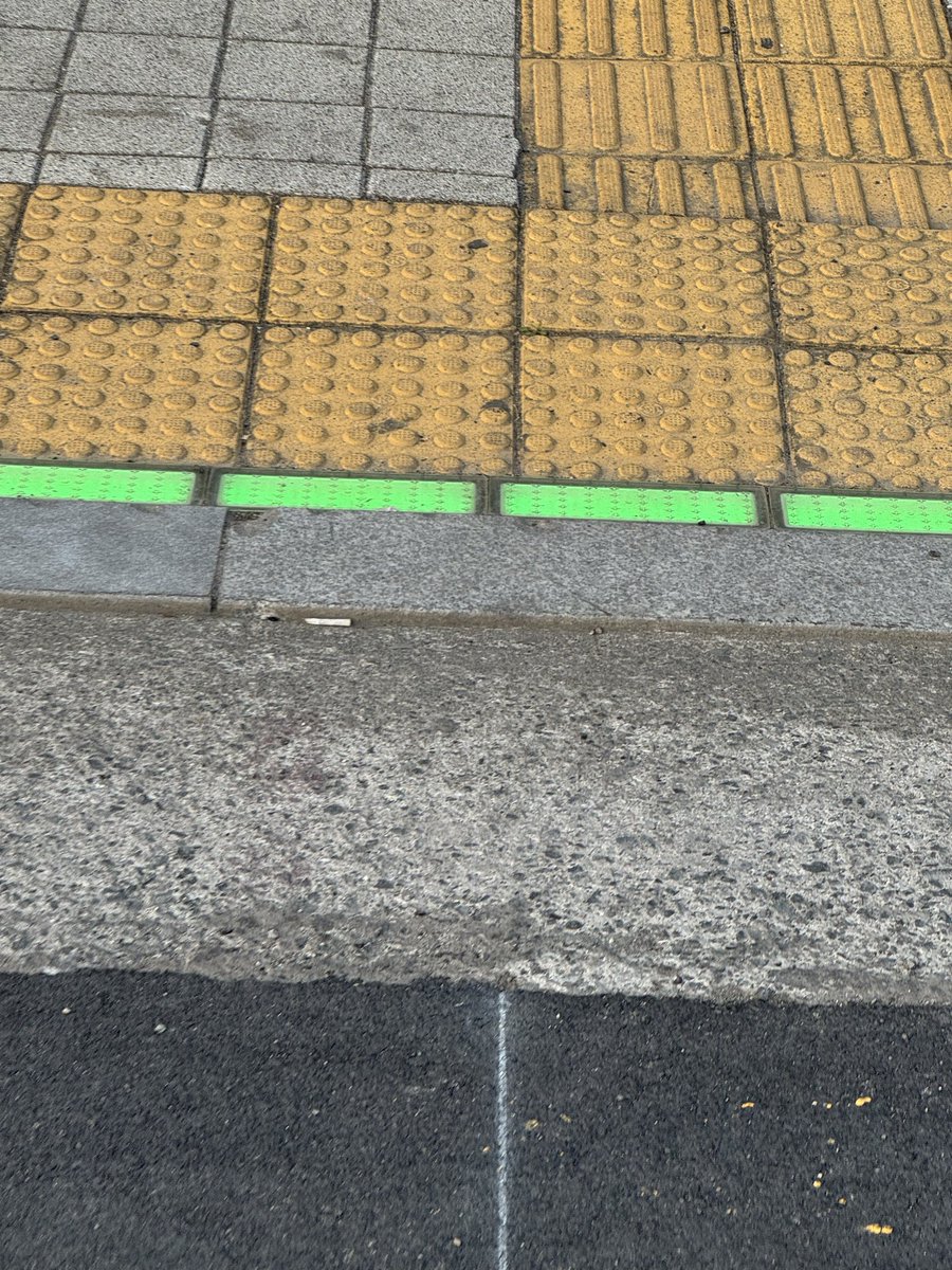 잠시만 tweet media