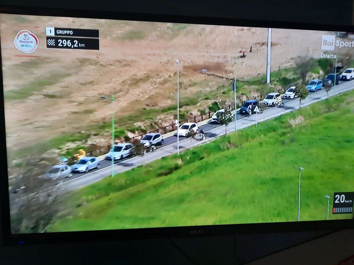 ACanevazzi's tweet photo. Wrong parcour for the breakaway (which followed the organization cars) at the very beginning of the #milanosanremo. Strade Bianche vibes! https://t.co/tKMfgmft2b