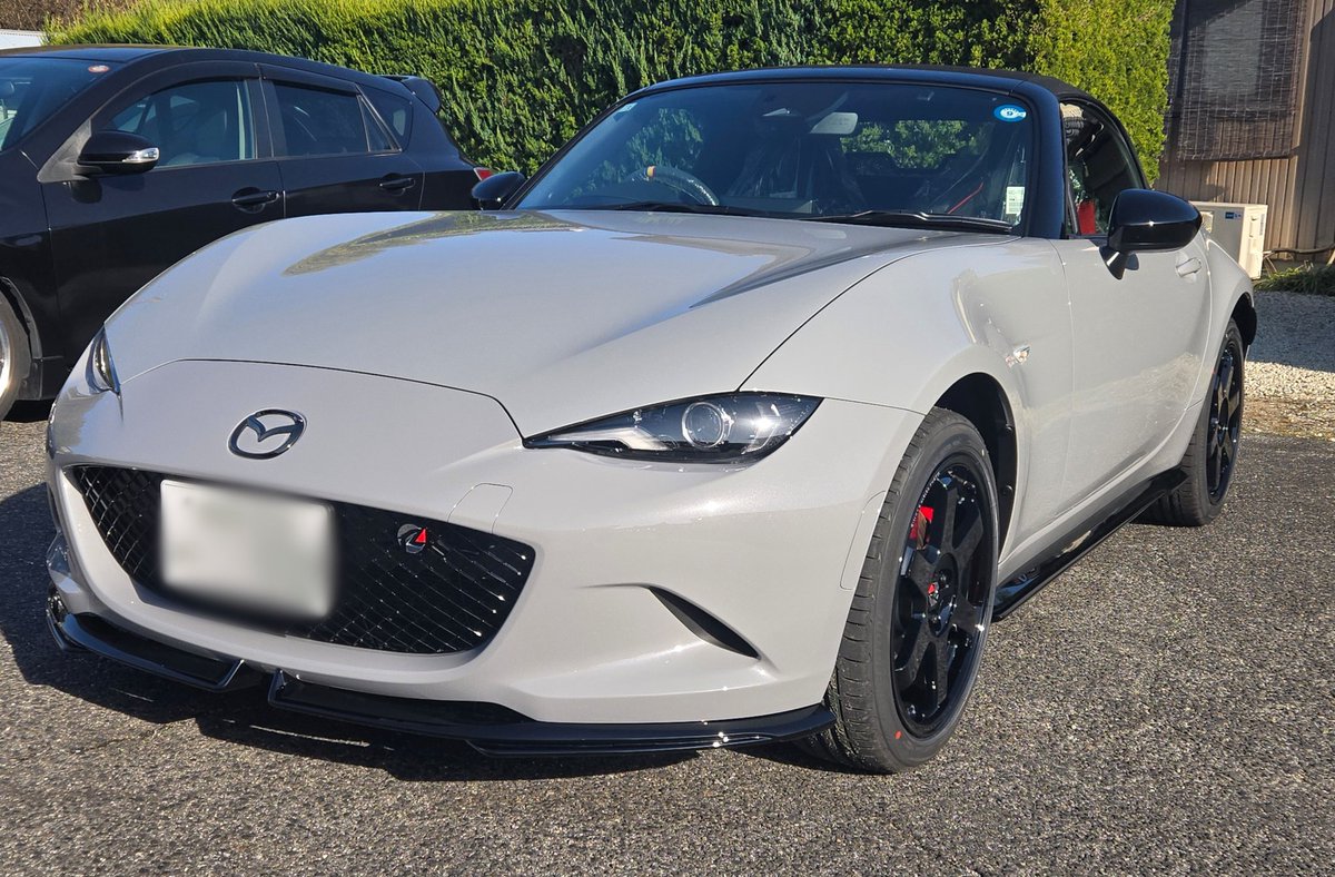 こまがねん tweet media