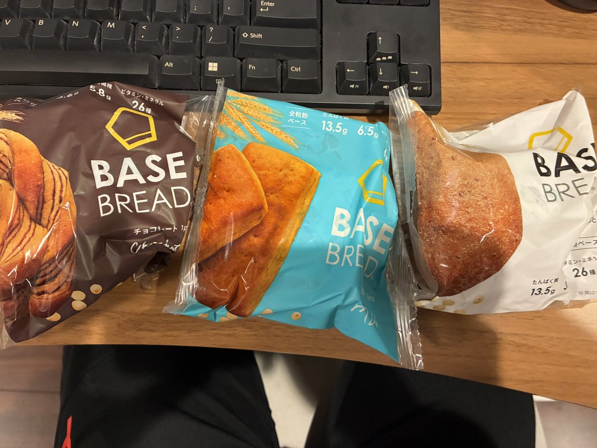 everydayBASE's tweet photo. 3/21(土) 夕食
更新滞ってたけど今日からまた頑張ります。

おすすめの味は、チョコ、ミルク、カレーの3種 https://t.co/pITUnVjMCk